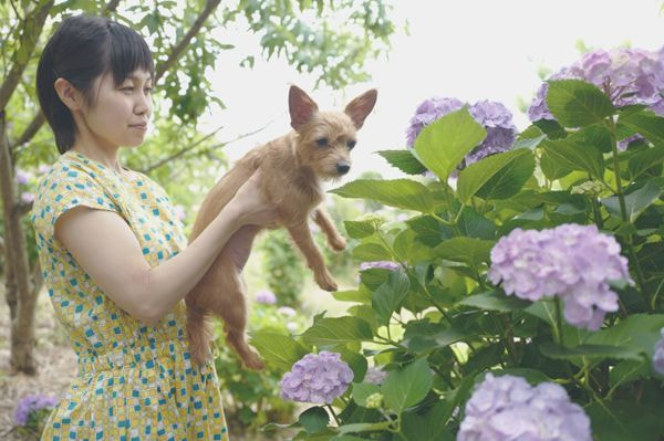 紫陽花のおしゃれな撮り方｜紫陽花を見るポートレート｜紫陽花を見るポートレート