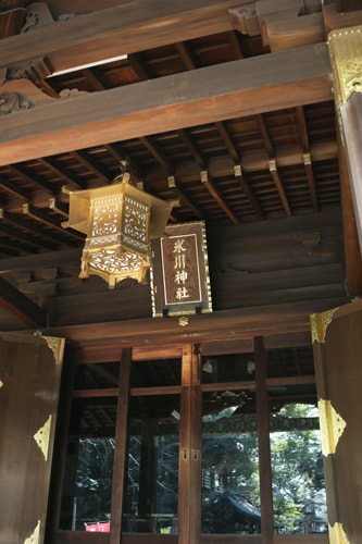 EOS R6 Mark ⅲ RF24-70 f2.8 L USMをレビュー｜神社の本殿(日陰)